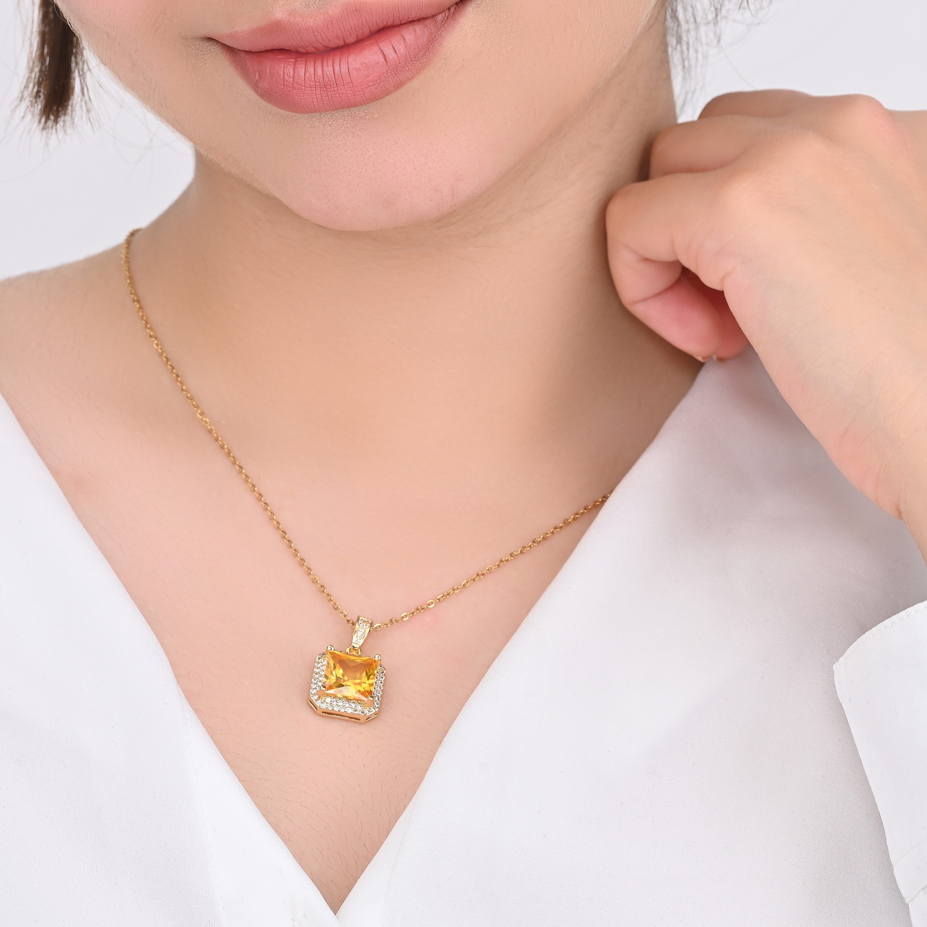 Blonde Square Pendant Necklace | 18kt Gold Plated